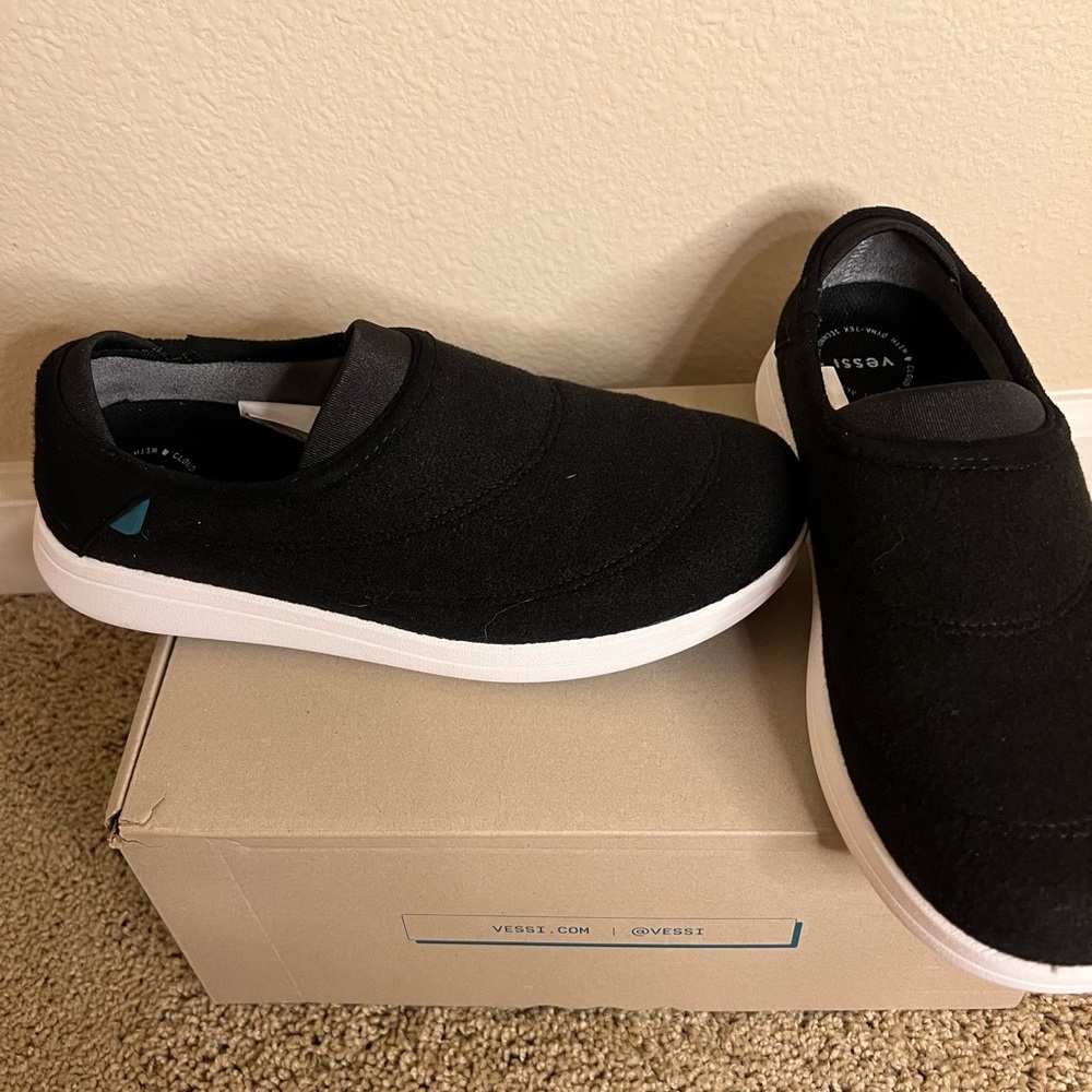 Black Vessi Sunday slippers